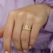 Altın Kaplama Zirkon Taşlı Kraliçe Taç Motifli Tektaş Gümüş Bayan Yüzük thumbnail 8