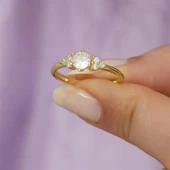 Altın Kaplama Zirkon Taşlı Tektaş Gümüş Bayan Yüzük thumbnail 9