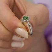 Kare Zümrüt Taşlı Gümüş Bayan Yüzük thumbnail 3