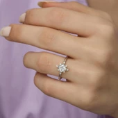 Kare Zirkon Taşlı Tektaş Gümüş Bayan Yüzük thumbnail 5