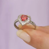 Kırmızı Zirkon Taşlı Kalp Motifli Tektaş Gümüş Bayan Yüzük thumbnail 10