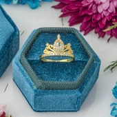 Altın Kaplama Zirkon Taşlı Kraliçe Taç Motifli Tektaş Gümüş Bayan Yüzük thumbnail 7