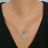 925 Ayar Gümüş Yonca Modeli Sedef ve Zirkon Taşlı Kolye thumbnail 1