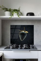 60 x 70 cm Altın Çilek Desenli Cam Ocak Arkası Koruyucu - 1