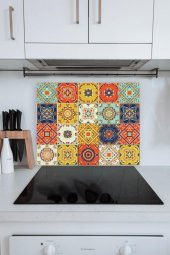 60x70 Cm Turuncu Çini Desenli Cam Ocak Arkası Koruyucusu thumbnail 1