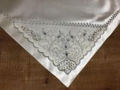 Finezza El işlemesi Boncuklu Saten Kumaş Beyaz Gümüş Gelin Bohçası 90x90cm - 483 thumbnail 3