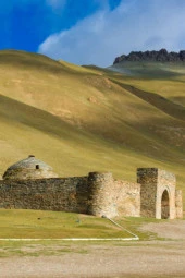 Kırgızistan Taş Rabat Kervansarayı Oval Magnet thumbnail 5