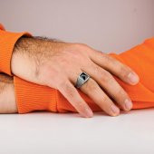 Siyah Zirkon Taşlı Piramit Desenli 925 Ayar Gümüş Yüzük thumbnail 2