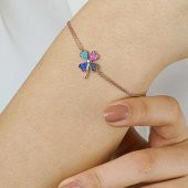 Dört Yapraklı Yonca Tasarımlı Kalp Detaylı Renkli Zirkon Taşlı 925 Ayar Gümüş Kadın Bileklik Rose thumbnail 1