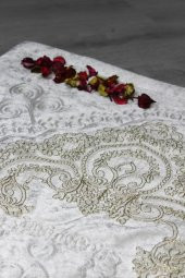 Çeyiz Diyarı Fransız Güpürlü Lisa Kadife Seccade Krem Gold thumbnail 9