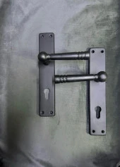 Piramit Mat Siyah Aynalı Çelik Kapı Kolu Daire Giriş Kapı Kolu 1 Takım Sağ Ve Sol thumbnail 1