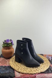 Düğme Detaylı Kadın Topuklu Bot - 1