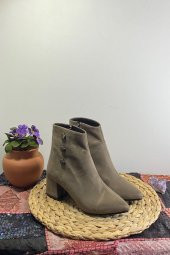 Düğme Detaylı Kadın Topuklu Bot - 7