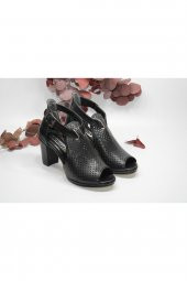 7,5 CM TOPUK BOYU ÖNÜ VE ARKASI AÇIK GÜNLÜK ABİYE TOPUKLU SANDALET - 4