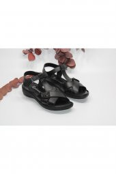 İNİESTA ÖNÜ VE ARKASI AÇIK ÇAPRAZ BANT ORTOPEDİK HAFİF TABAN SİYAH GÜNLÜK RAHAT SANDALET - 1