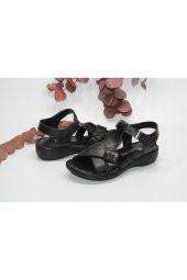 İNİESTA ÖNÜ VE ARKASI AÇIK ÇAPRAZ BANT ORTOPEDİK HAFİF TABAN SİYAH GÜNLÜK RAHAT SANDALET - 2