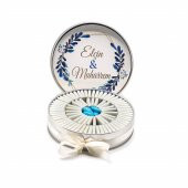 Nin Söz ve Nişan Çikolatası Metal Yuvarlak Kutu Mavi Yaprak Baskılı (80 Adet Napoliten Çikolata) thumbnail 1