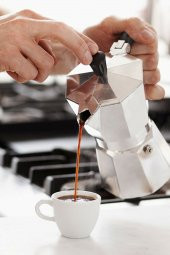 SPRENDA Moka Pot Express- Espresso Kahve Demleme Makinesi 6 Kişilik Aliminyum Ocak Üstü 6 Cup - 5