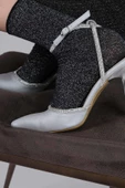 Gümüş Saten Taşlı Stiletto Bilekten Bantlı Gri Topuklu Ayakkabı - Honey - 4