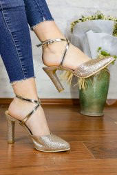 Altın Sim Bilekten Atkılı Arka Açık Abiye Stiletto - 1