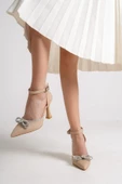 Ten Rengi Saten Fiyonk Taşlı Stiletto Kadeh Topuklu Ayakkabı - Darley - 3