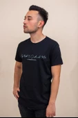 Siyah El Yazısı İmza Baskı Normal Kesim Bisiklet Yaka Erkek T-Shirt 22ETSHEYAZ - 4