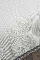 Limena Dantelli Kapitoneli Ultrasonik Çift Kişilik Yatak Örtüsü Krem thumbnail 8