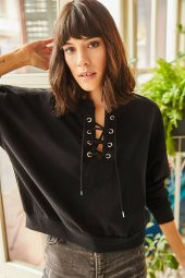 Kadın Oversize Kuş Gözü Bağcık Detaylı Siyah Bluz - 1