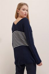 Kadın V Yaka Çizgili Lacivert Kazak - 3