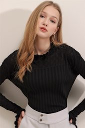 Kadın Siyah Ajurlu Boğazlı Kol Detaylı Kazak - 1
