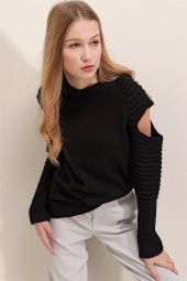 Kadın Siyah Omzu Açık Kazak thumbnail 4