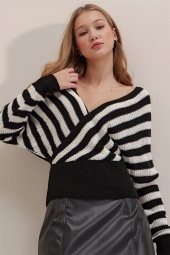 Kadın Çizgili Kruvaze Yaka Kazak - 1