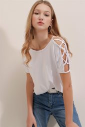 Kadın Beyaz Kayık Yaka Kol Detaylı Bluz - 1