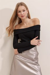 Kadın Siyah Madonna Yaka Bluz thumbnail 2