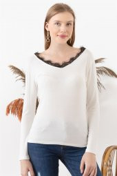 Kadın Ekru Dantel Detaylı V Yaka Bluz - 1