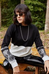 Kadın Kol Ucu Tül Detaylı Siyah Bluz thumbnail 1