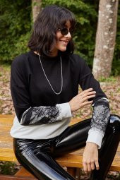 Kadın Kol Ucu Tül Detaylı Siyah Bluz thumbnail 2