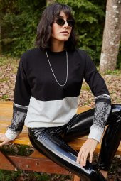 Kadın Kol Ucu Tül Detaylı Siyah Bluz thumbnail 4