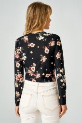 Kadın Çiçek Desenli Kruvaze Yaka Siyah Bluz - 3
