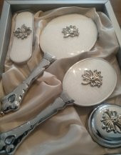 Camomile 4lü Broş Ayna Fırça Pudralık Seti Mat Beyaz 301 - 1