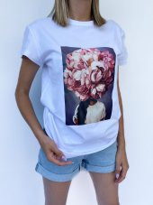 Kadın Pembe Çiçek Baskılı Basic Beyaz Tshirt - 1