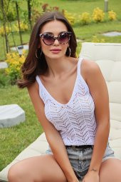 İP ASKILI ÖN ARKA V YAKA MOTİF DETAYLI KOLSUZ BLUZ BEYAZ S thumbnail 3