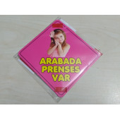 CAM İÇİ SARI DEKOR PLAKA KARE ARABADA PRENSES VAR (11x11cm) YAPIŞTIRMALI (Dekor Levha) SARI PLAKA - 1