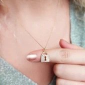 925 Ayar Gümüş Kilit Kolye thumbnail 1