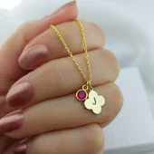 Kadın 925 Ayar Gümüş Kırmızı Taşlı Harfli Yonca Kolye thumbnail 3