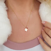 Kadın 925 Ayar Gümüş Kırmızı Taşlı Harfli Yonca Kolye thumbnail 2