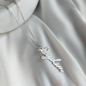 Vaoov 925 Ayar Gümüş El Yazısı Dikey İsim Kadın Hediye Kolye thumbnail 2