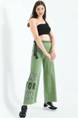 Taş İşlemeli Geniş Paçalı ve Deri Kemerli Yeşil Kadın Pantolon - 1