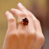 14 Ayar Altın Kırmızı Taşlı Yüzük thumbnail 1