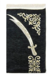 Kişiye Özel İsim İşlemeli Zülfikar Desenli Ultra Plus Şönil Seccade Siyah Renk thumbnail 3